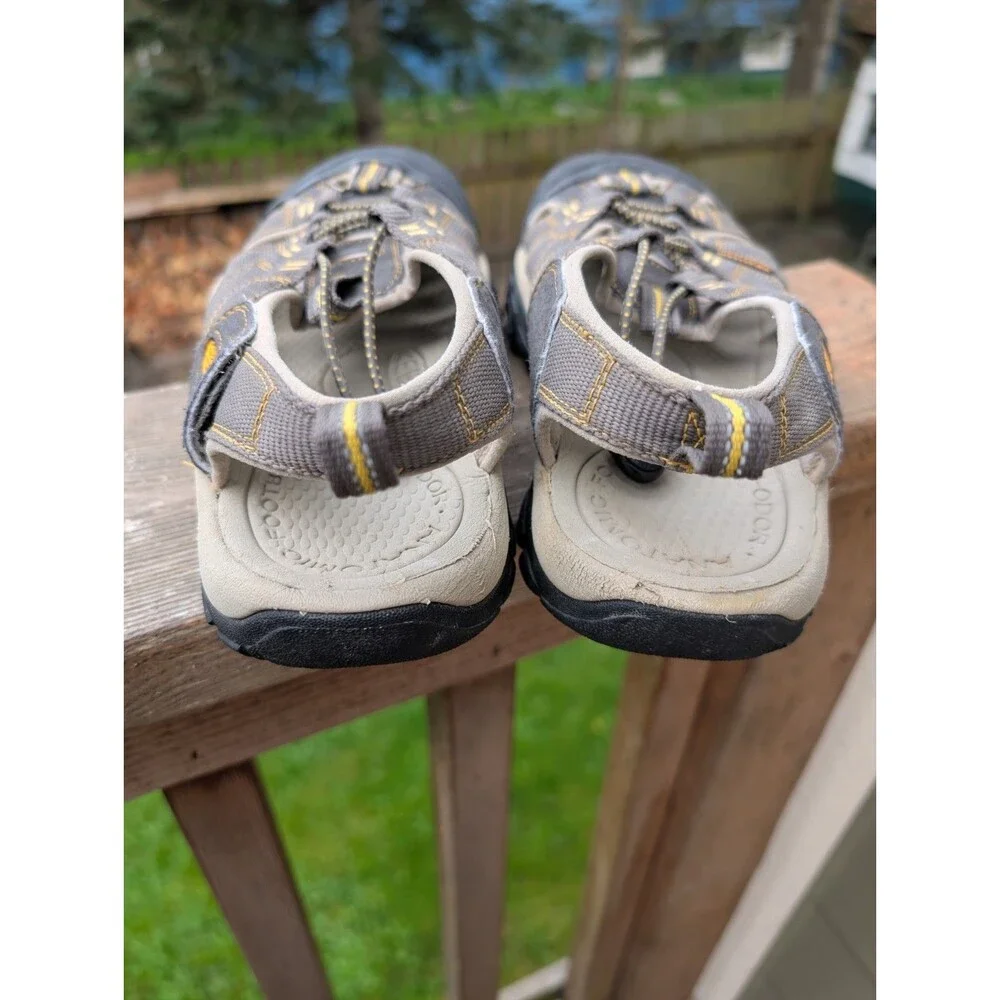 Keen Newport H2 Mens Sandals Size 8.5 Waterproof Slingback Hiking Shoes Gray Tan